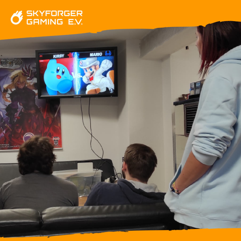 Kirby und Mario kämpfen beim Super Smash Bros. und unserem Couch-Coop gegeneinander.